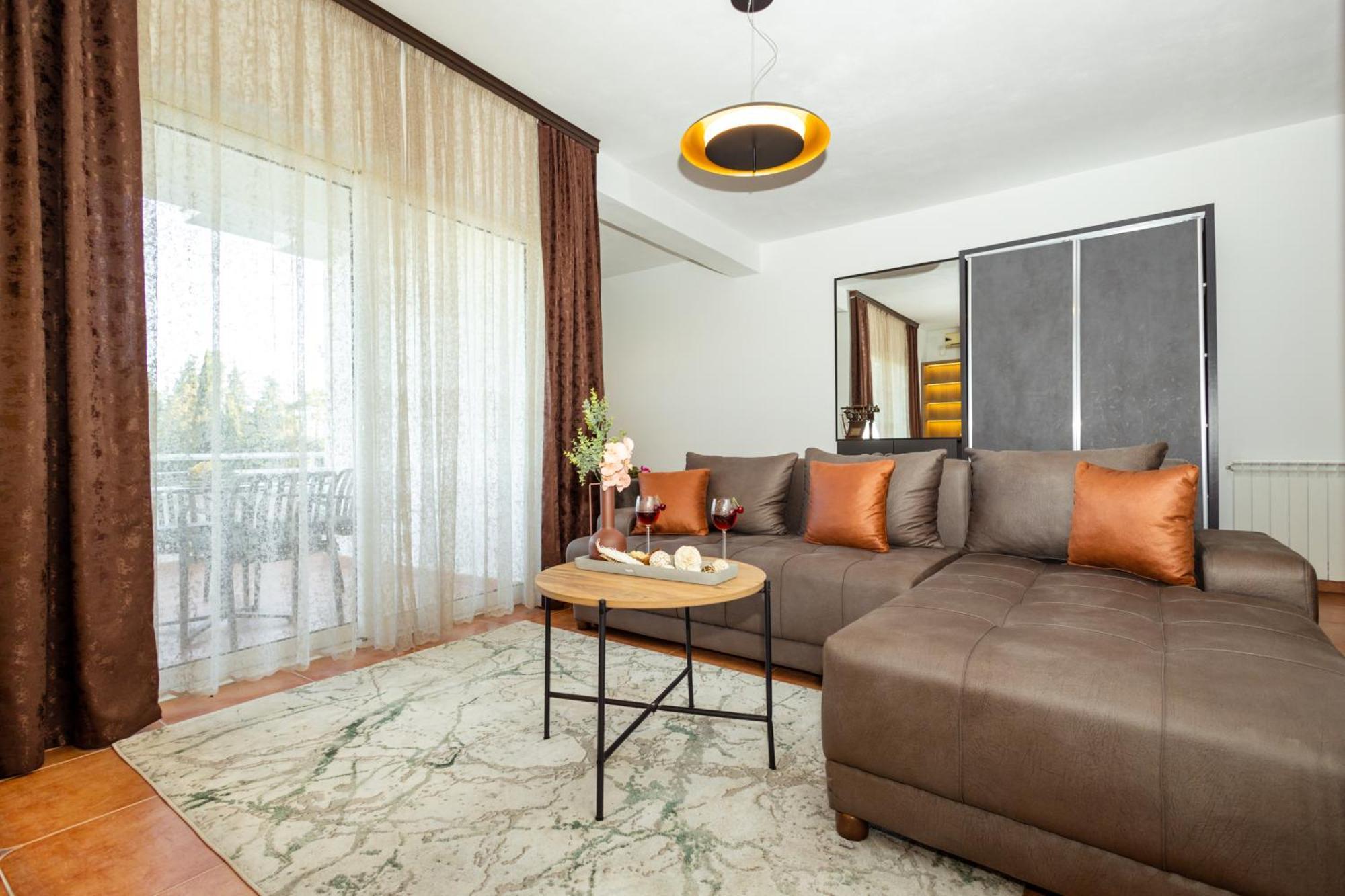Apartments Gucci ウルツィニ 部屋 写真