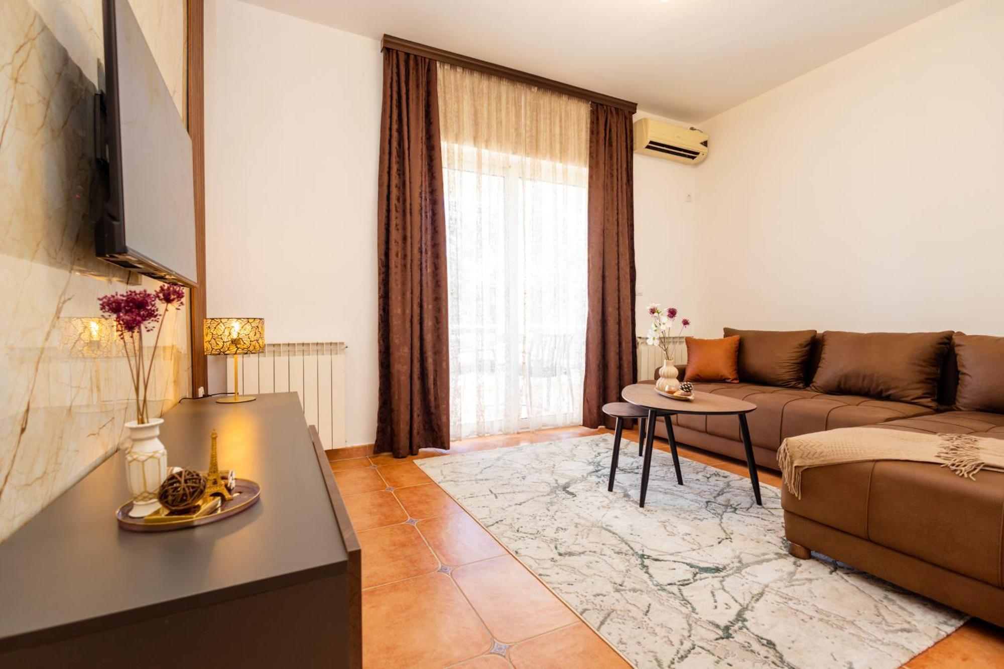 Apartments Gucci ウルツィニ 部屋 写真